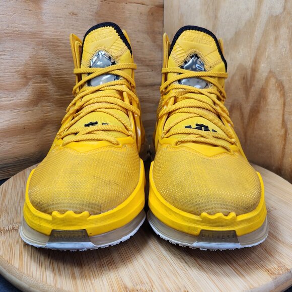 Nike LeBron James 19 Hard Hat Yellow Mens Basketball Shoes Sneakers Size 7.5 - Picture 2 of 11